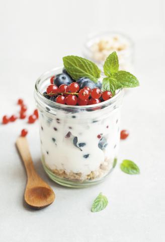 yogurt with granola and berries