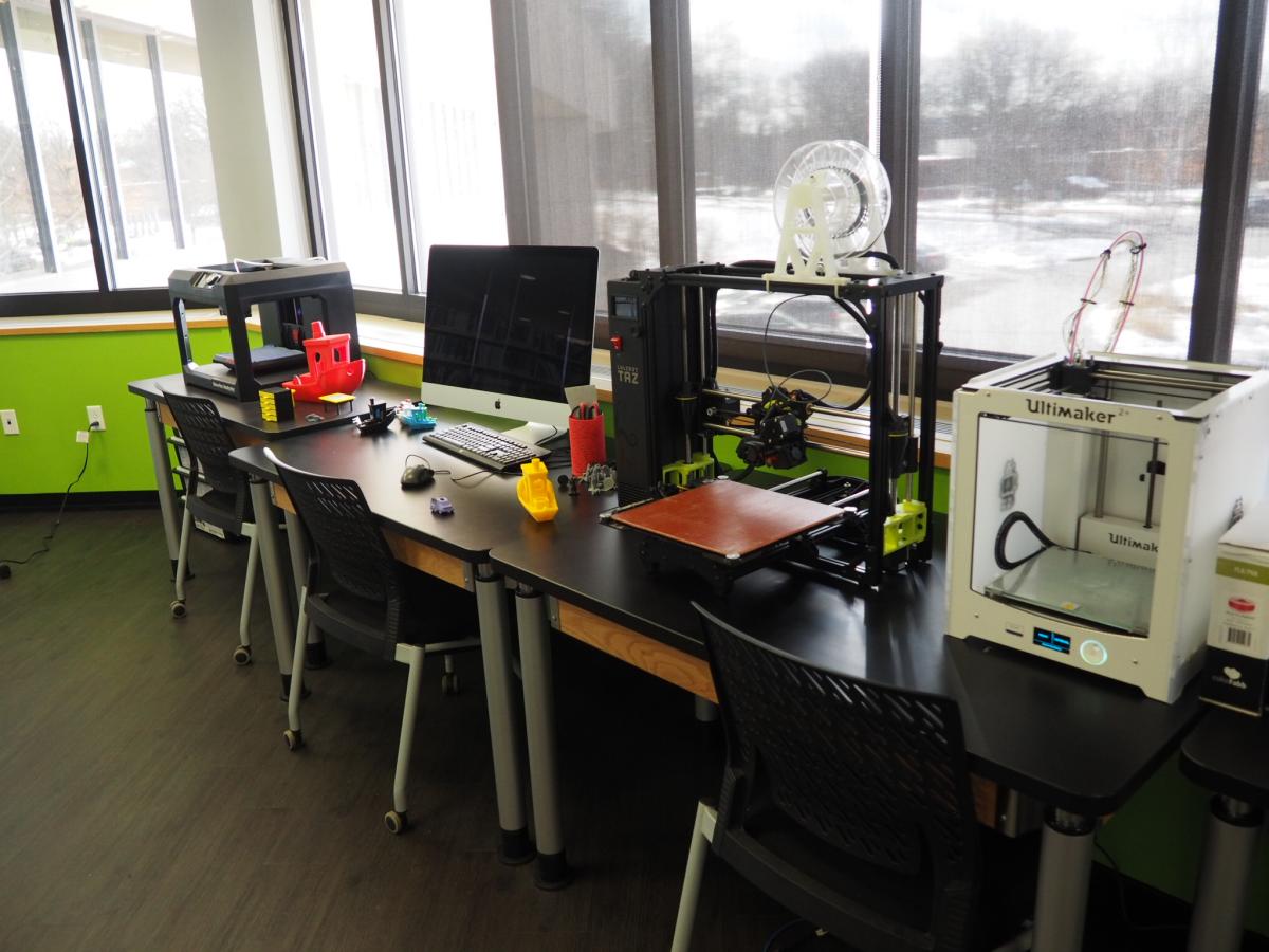 row of 3d printers