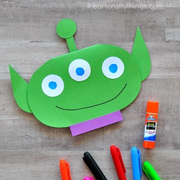 alien construction paper craft