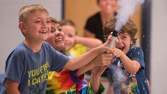 kids doing an experiment